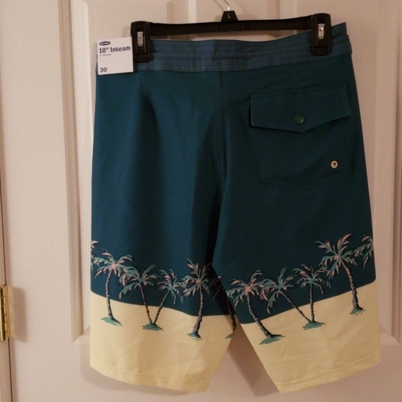 Old Navy Built-in Flex Board Shorts Men NWT - Picture 8 of 8